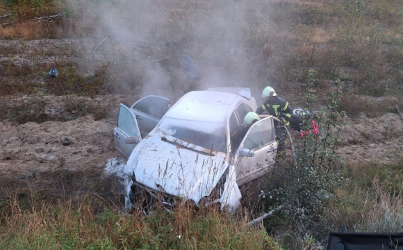 У Волинській області авто злетіло у кювет і загорілося