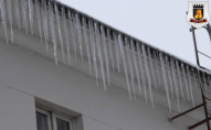 У Луцьку потрібно очистити дахи будинків від снігу та льоду