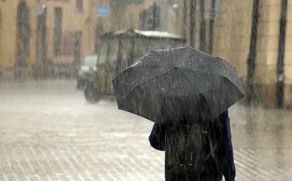 Дощі, град і шквали: прогноз погоди