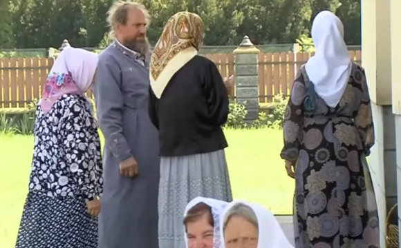 Священник УПЦ МП запропонував матері загиблого Героя помолитися за військо рф