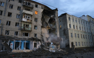 Росіяни вночі запустили ракети на житловий будинок в Харкові: під завалами люди