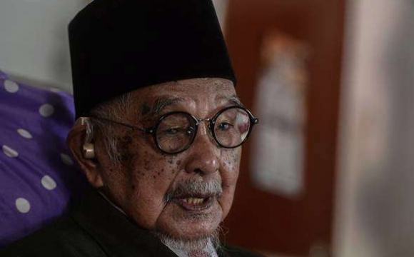 100-річний чоловік розповів про секрет довголіття