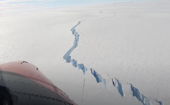 Від льодовика в Антарктиді відколовся айсберг розміром з Лондон. ВІДЕО
