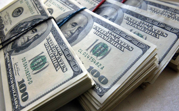 В Україні стрімко падає долар: чого чекати до кінця року