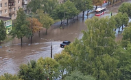У Луцьку злива затопила вулиці. ФОТО/ ВІДЕО