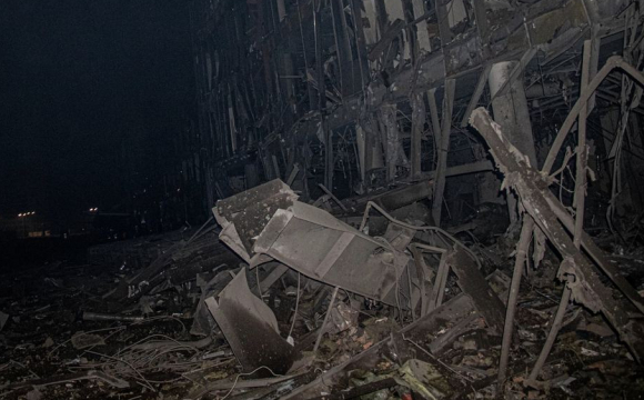 Через обстріл окупантами Києва повністю зруйновано ТРЦ: є загиблі. ФОТО