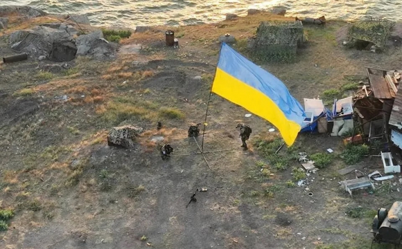 Загинув військовий ЗСУ, який підняв прапор над звільненим Зміїним. ВІДЕО