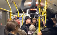 Поліція знайшла молодиків, які вчинили бійку у тролейбусі в Луцьку. ВІДЕО
