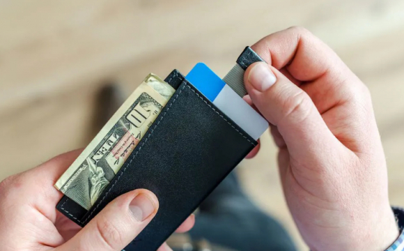 Які речі не можна носити в гаманці, щоб не відлякати фінансову удачу