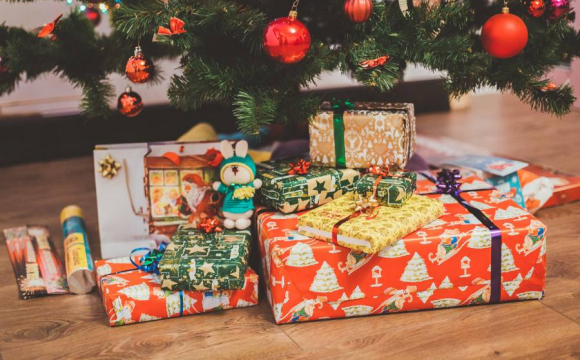 Коли дарувати новорічні подарунки: прикмети та традиції