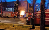У паркан посольства росії врізався автомобіль: водій загинув на місці