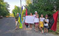 Маленькі діти збирали гроші для українських десантників. ВІДЕО