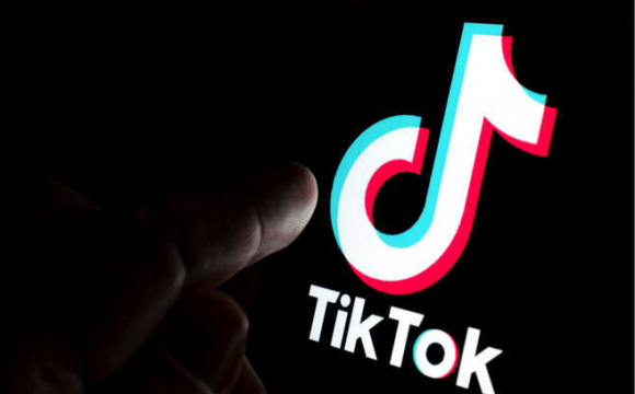 У TikTok запустили небезпечний челендж, який може призвести до пневмонії або серцевих порушень