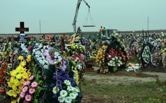 Луцькрада виділила пів гектара мертвим людям. ВІДЕО