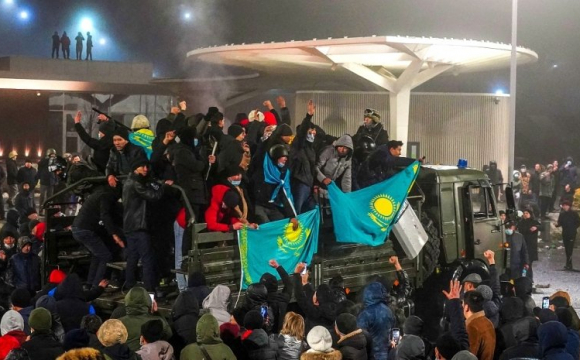 У Казахстані через протести запровадили «критично червоний» рівень небезпеки
