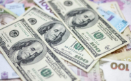 Що робиться з курсом долара: українцям купувати чи продавати валюту