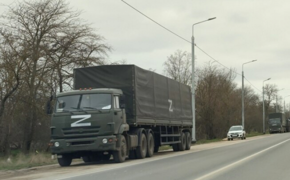 У росії загорівся бензовоз з символікою окупантів. ФОТО