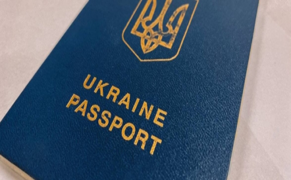 Як в Польщі отримати український паспорт