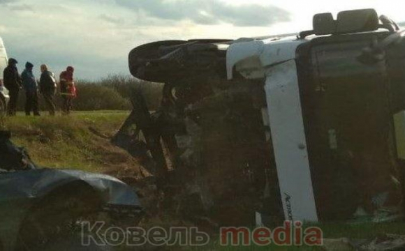 Показали відео моторошної ДТП з фурою поблизу Ковеля, в якій загинуло троє волинян