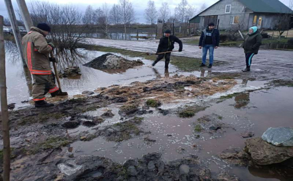 Волинь топить: відкачали 250 тонн талої води