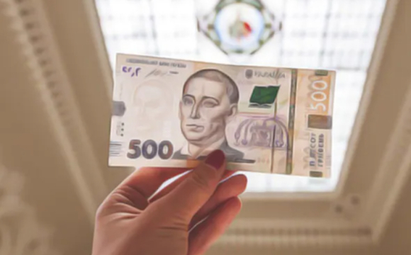 Українці можуть отримати на здачу фальшиві гривні: як розпізнати підробку
