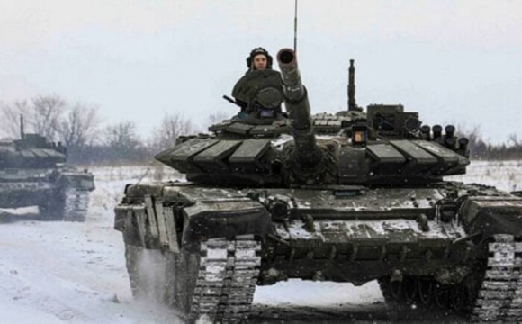 Росіяни накопичують військову техніку навколо українського міста