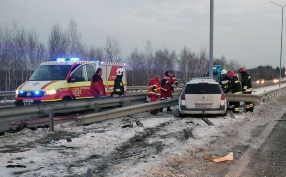 Смертельна ДТП: водій на авто в’їхав у відбійник 