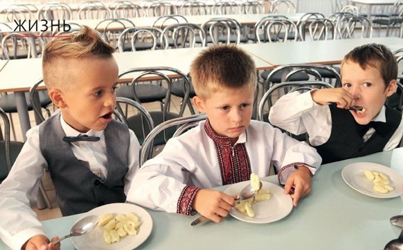 Українські школярі масово хворіють ожирінням: назвали причину