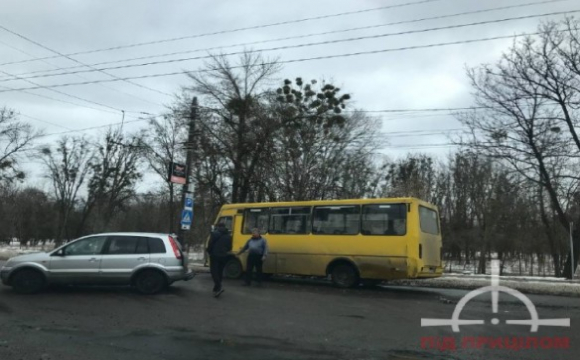 У Луцьку трапилась ДТП за участю маршрутного таксі та легковика. ФОТО