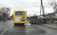 У Луцьку згорів автобус на одній з вулиць міста. ВІДЕО
