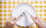 Що не можна робити на голодний шлунок: поради дієтолога