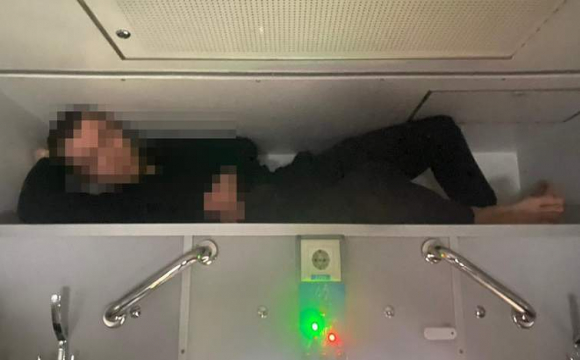 На Волині оштрафували чоловіка який ховався під ковдрами в потязі та хотів втекти у Польщу