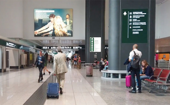 В італійському аеропорту перед посадкою на літак померла українка, її гроші загадково зникли