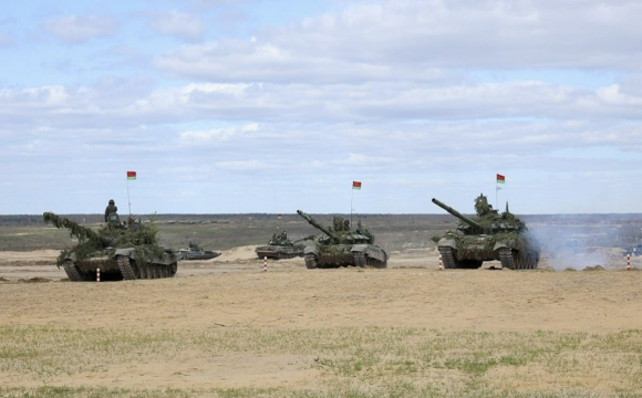 З Білорусі відправили 20 танків до кордону з Україною: куди саме