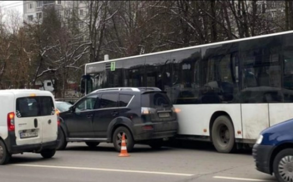 У Рівному в ДТП потрапив автобус із пасажирами