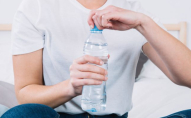 Чи можна пити воду з пластикових пляшок