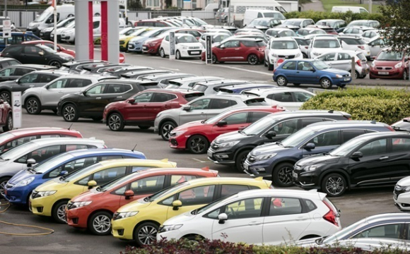 У листопаді різко скоротилися продажі нових легкових авто