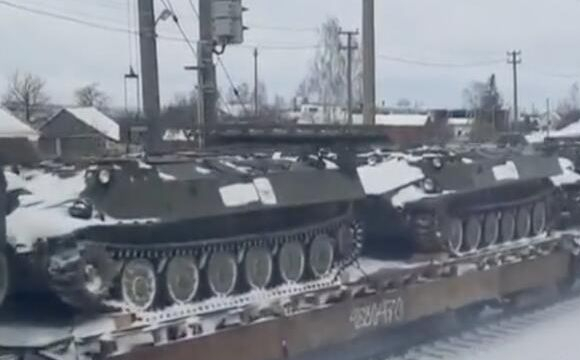 У Білорусі перекидають танки до кордону: напрямок
