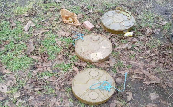 У сміттєвому баці знайшли справжні бойові міни та гранати