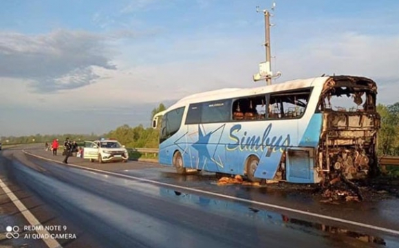 На Львівщині загорівся рейсовий автобус з 20 пасажирами. ФОТО