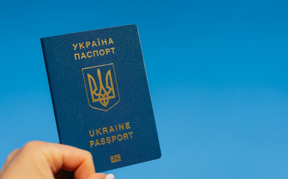 Частину паспортів в Україні визнали недійсними: що сталося