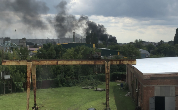 У Луцьку неподалік заводу «Хімпласт» виникла пожежа. ВІДЕО