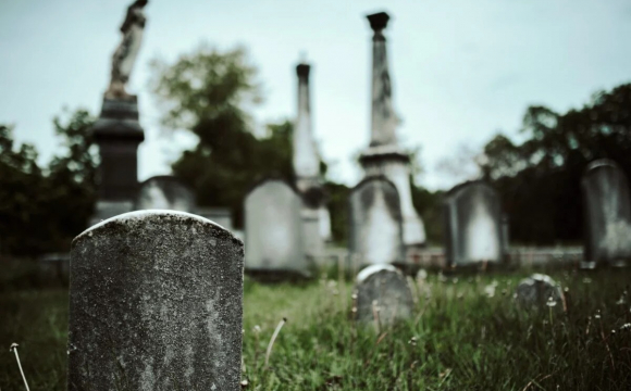 Чому на Великдень заборонено ходити на кладовище