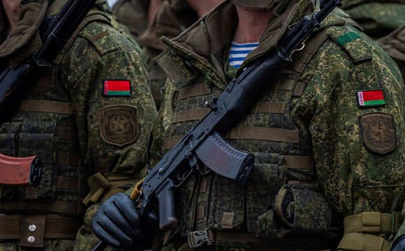 Білорусь біля кордону з Україною розмістила ешелон нових гаубиць, - моніторингова група. ФОТО