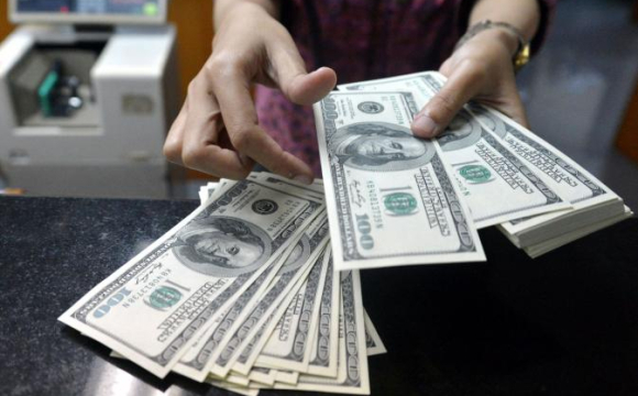 Українці масово купують долар: що відбувається
