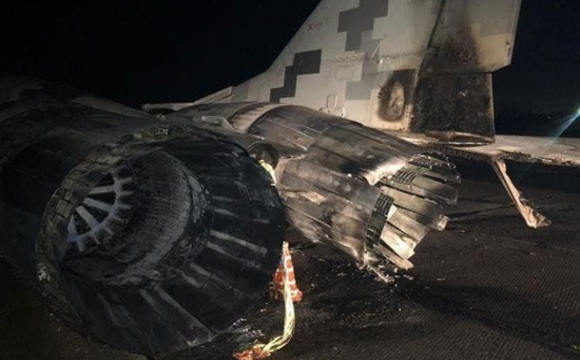 З'явилися фото аварії авто з літаком під Києвом