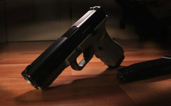 На Горохівщині 18-річний хлопець викрав із кишені чоловіка пневматичний пістолет