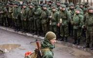 У Білорусь прибувають ешелони із сотнями солдатів