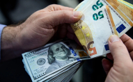 В Україні дешевшають долар і євро