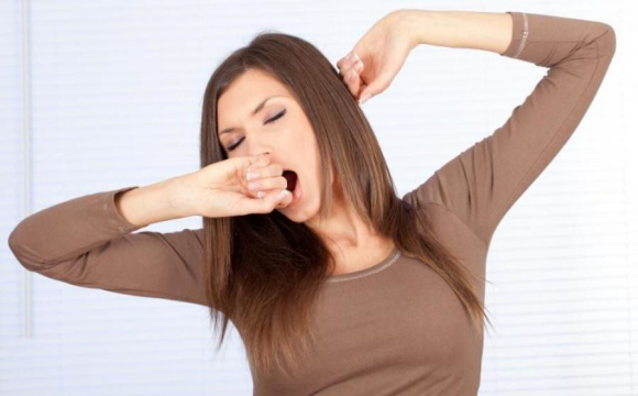 Нудьга чи тиск: чому люди позіхають